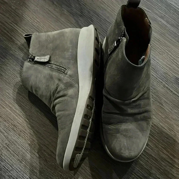 Clarks Gray Ankle Boots - Picture 2 of 7